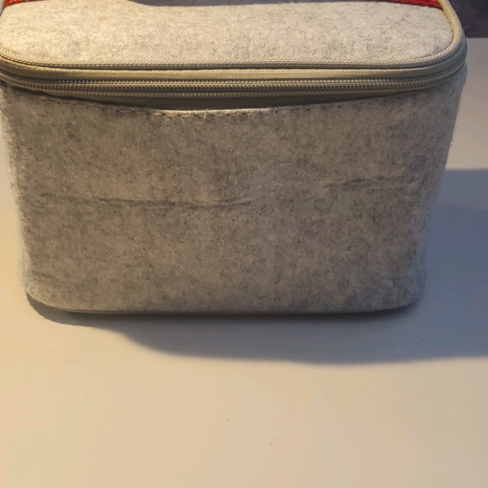 LUNCH BOX